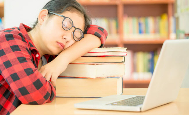 นอนก่อนสอบ กี่ชั่วโมงถึงดีที่สุด อยากสมองดีพร้อมลุยสอบผ่านห้ามพลาด